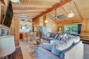 Peaceful Wooden Cabin, 2 Mi to Bass Lake!